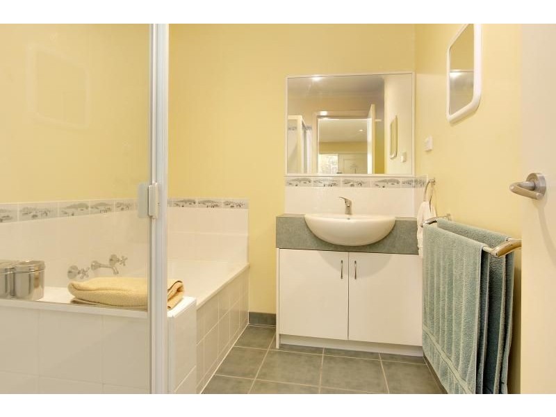 1/6 Hollydene Court, Cowes VIC 3922