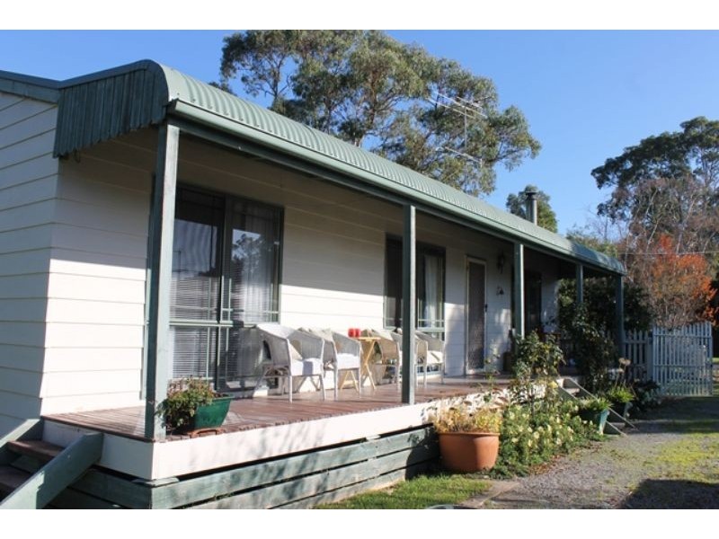 11 Shamrock Avenue, Cowes VIC 3922