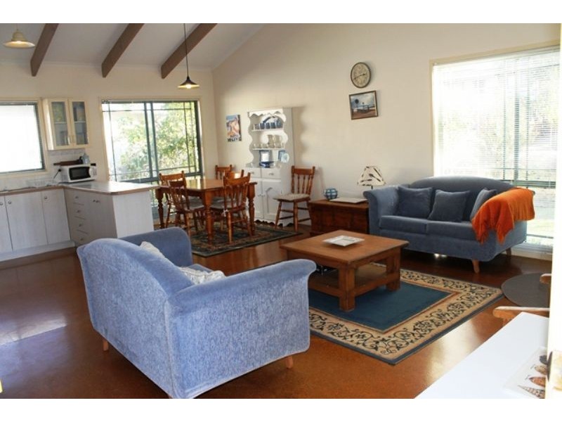 11 Shamrock Avenue, Cowes VIC 3922