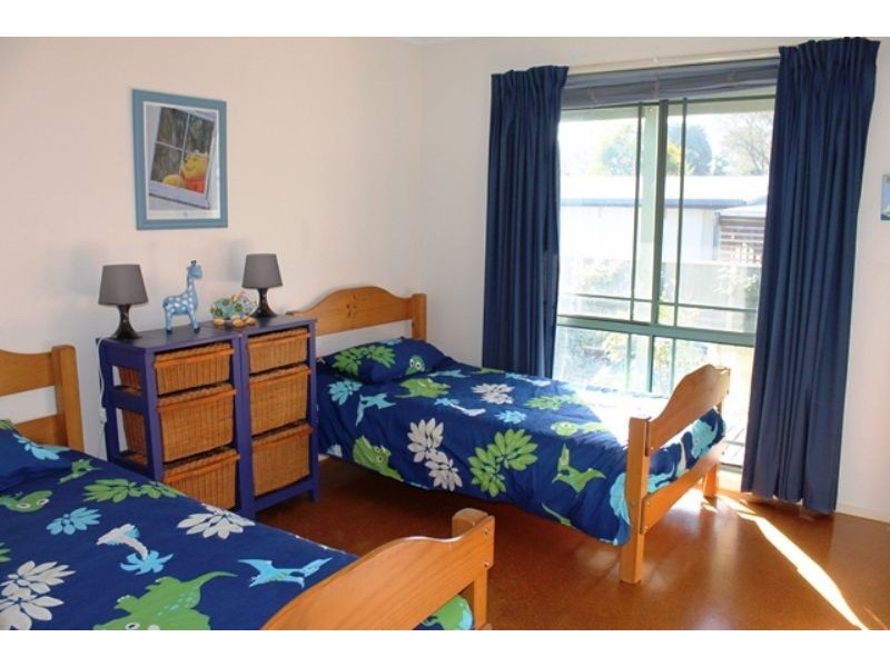 11 Shamrock Avenue, Cowes VIC 3922