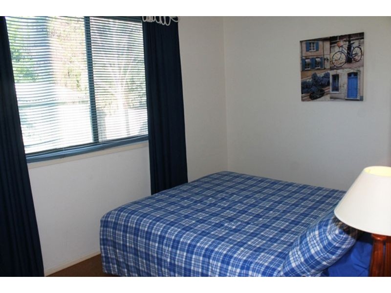 11 Shamrock Avenue, Cowes VIC 3922