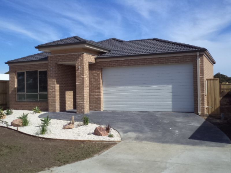 10 Castlecombe Circuit, Cowes VIC 3922