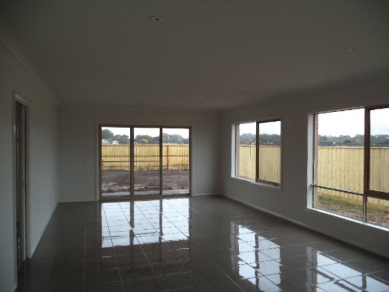 10 Castlecombe Circuit, Cowes VIC 3922