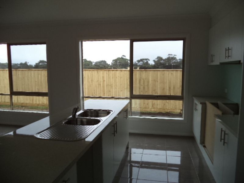 10 Castlecombe Circuit, Cowes VIC 3922