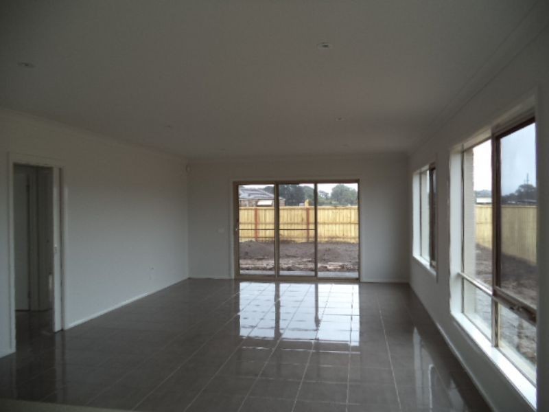 10 Castlecombe Circuit, Cowes VIC 3922