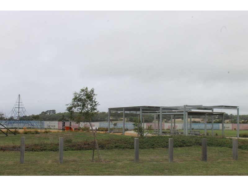 17 Seagrass Avenue, Cowes VIC 3922