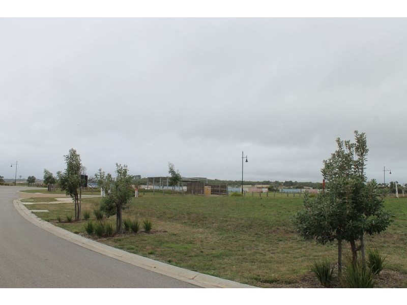 17 Seagrass Avenue, Cowes VIC 3922