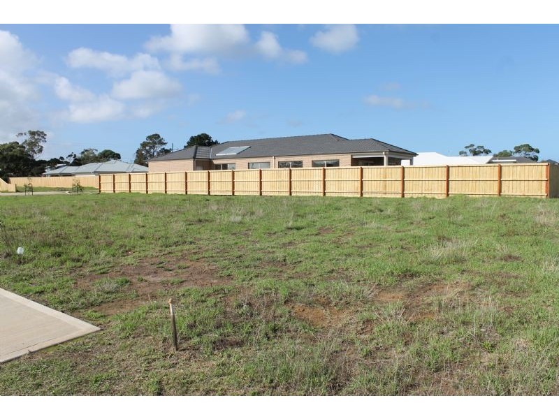 6 Castle Combe Circuit, Cowes VIC 3922