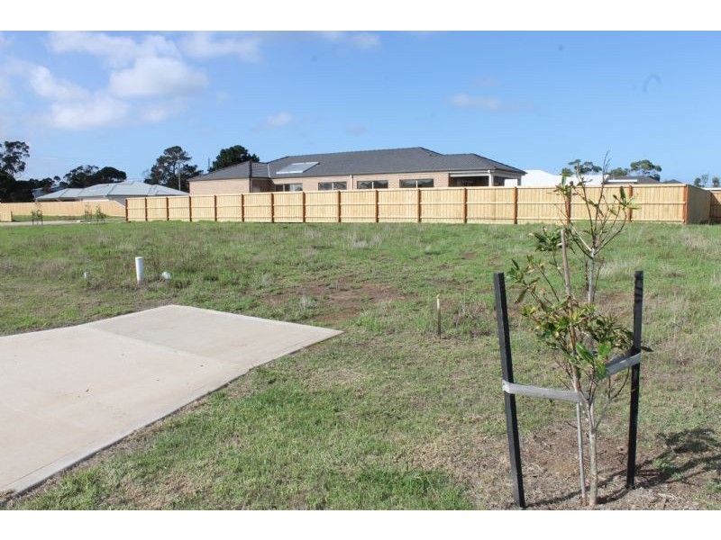 6 Castle Combe Circuit, Cowes VIC 3922