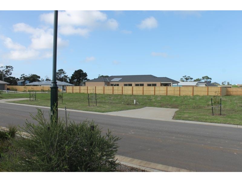 6 Castle Combe Circuit, Cowes VIC 3922