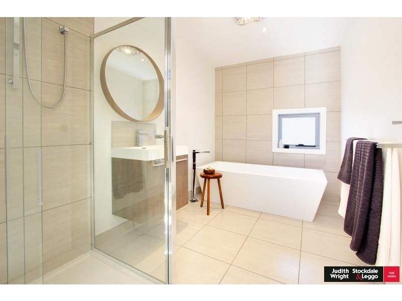 6 Rogan Close, Cowes VIC 3922