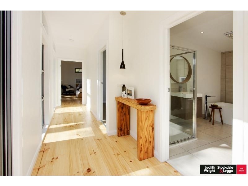 6 Rogan Close, Cowes VIC 3922