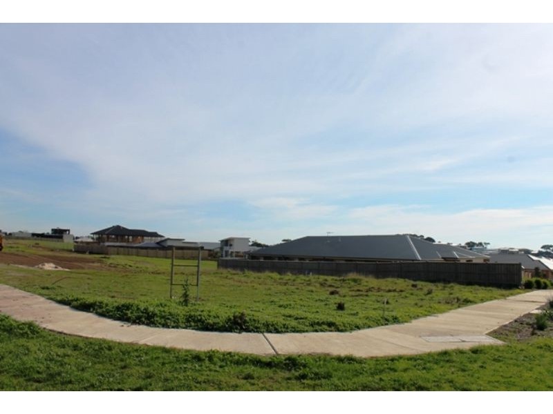 56 Seagrove Way, Cowes VIC 3922