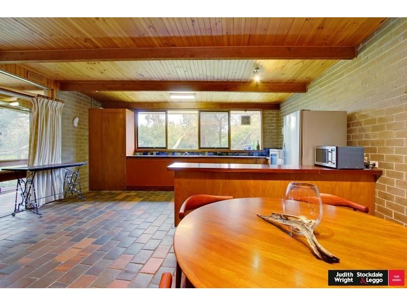 11 Woodland Avenue, Silverleaves VIC 3922