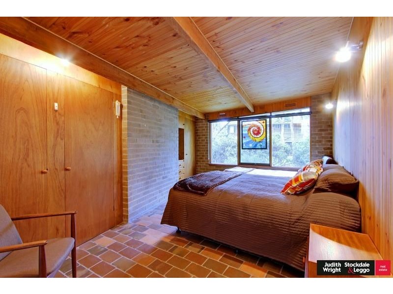 11 Woodland Avenue, Silverleaves VIC 3922