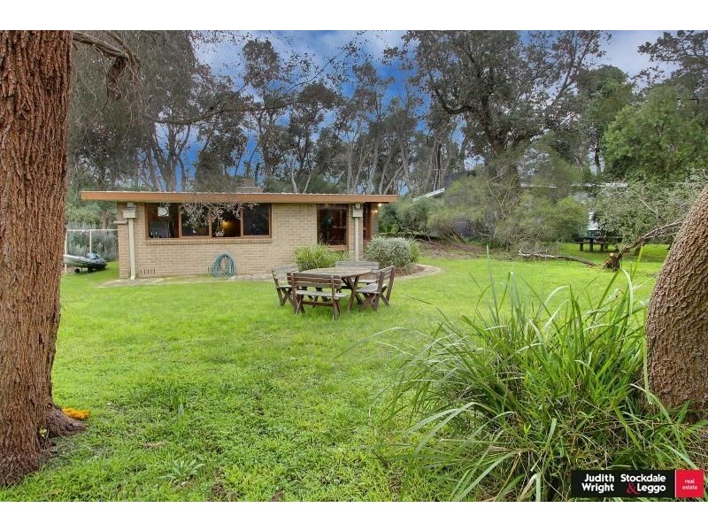 11 Woodland Avenue, Silverleaves VIC 3922