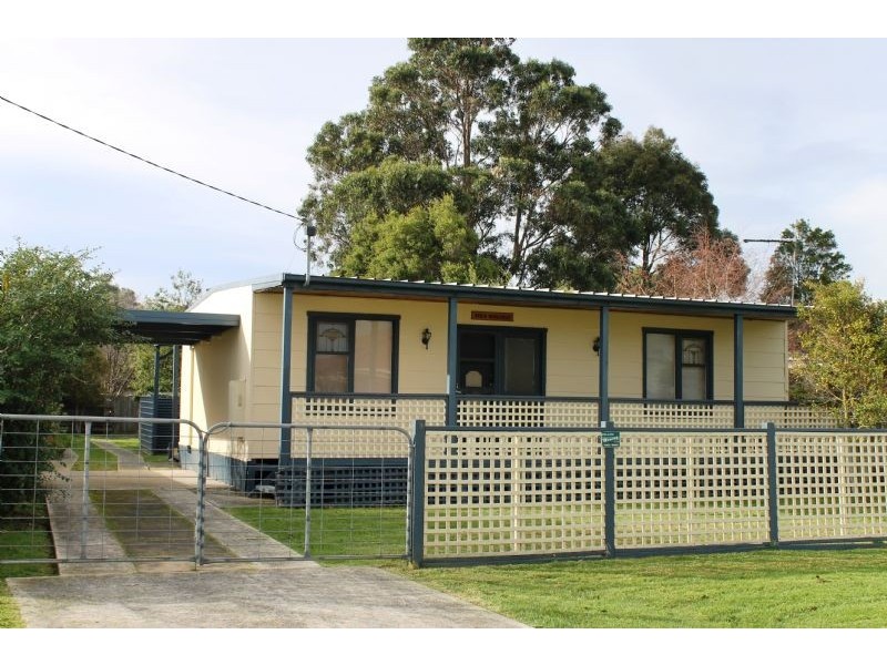 9 Albany Road, Cowes VIC 3922