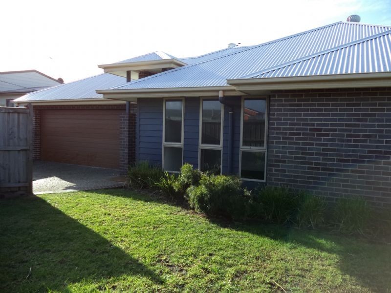 1/8 Malcalm Avenue, Surf Beach VIC 3922