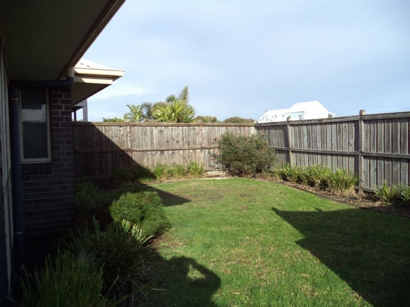 1/8 Malcalm Avenue, Surf Beach VIC 3922