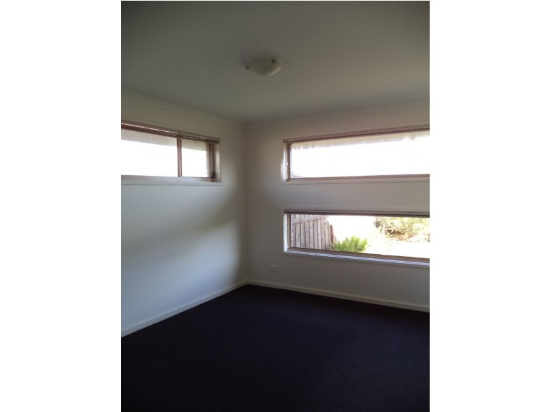 1/8 Malcalm Avenue, Surf Beach VIC 3922