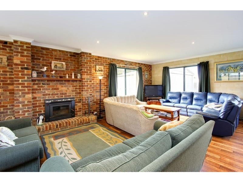 8 Tolley Ave, Surf Beach VIC 3922