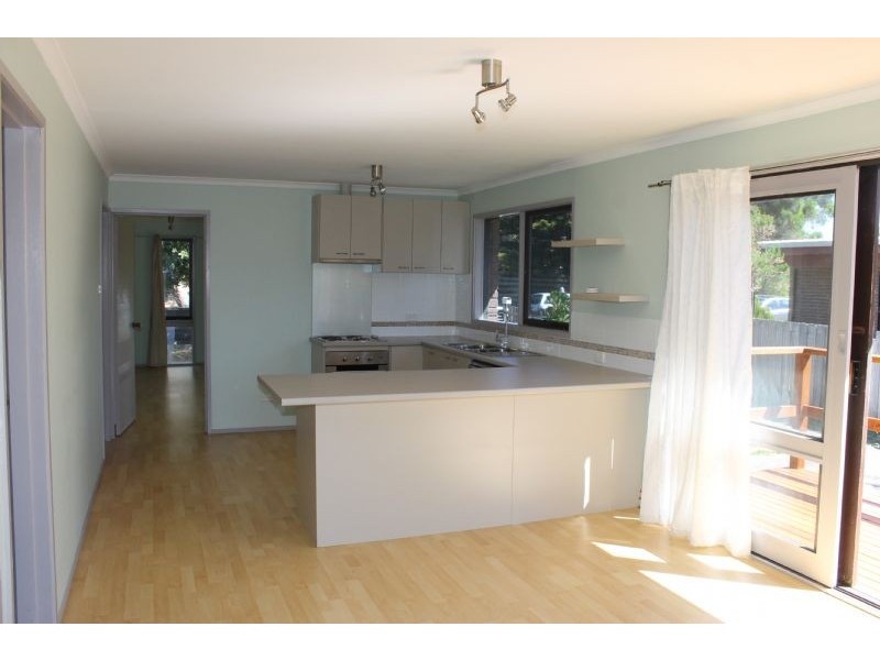 35 Birdwood Ave, Cowes VIC 3922