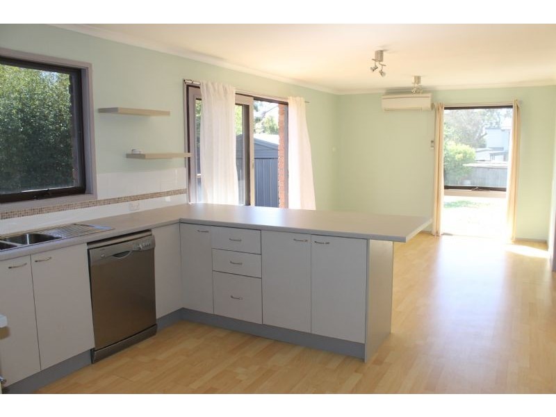 35 Birdwood Ave, Cowes VIC 3922