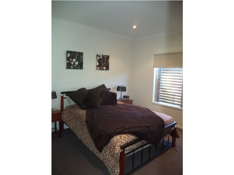 2 Chloe Close, Cowes VIC 3922