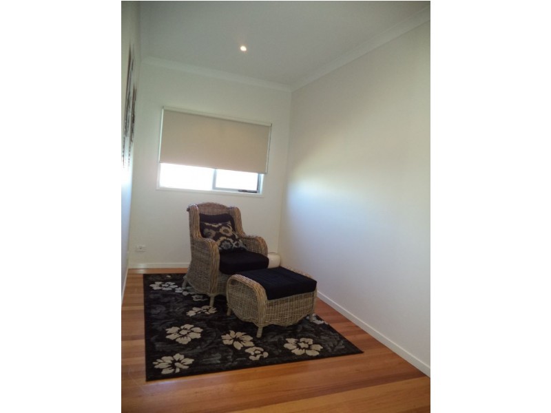 2 Chloe Close, Cowes VIC 3922