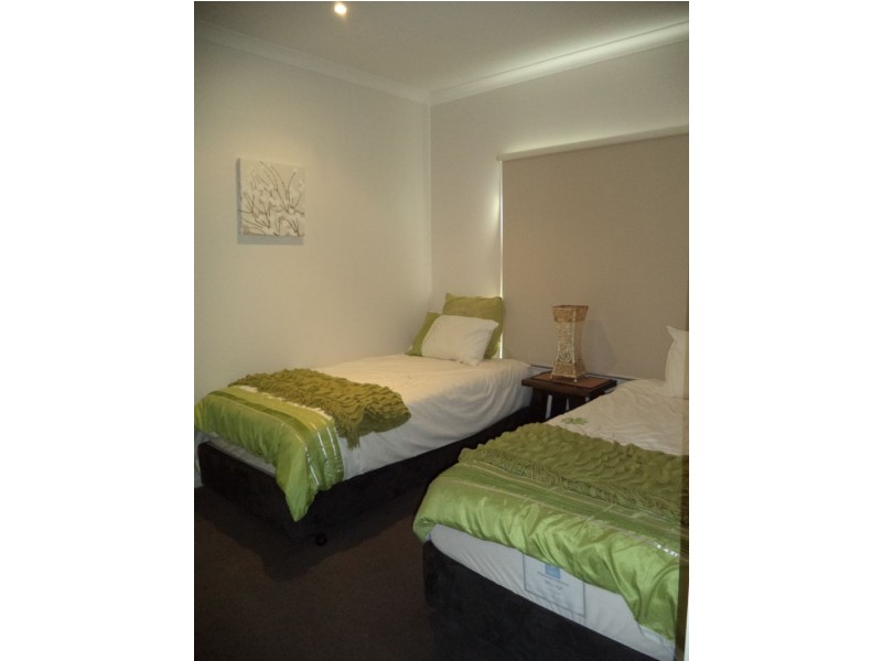 2 Chloe Close, Cowes VIC 3922