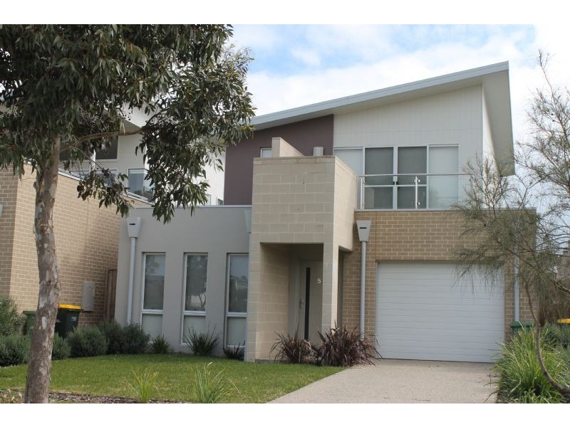 5 Pobblebonk Place, Cowes VIC 3922