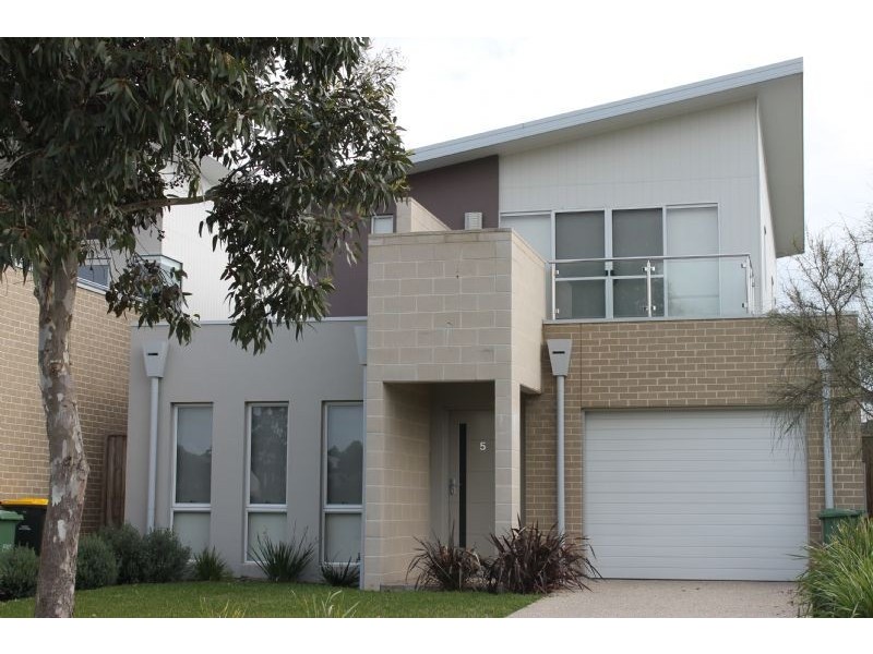 5 Pobblebonk Place, Cowes VIC 3922