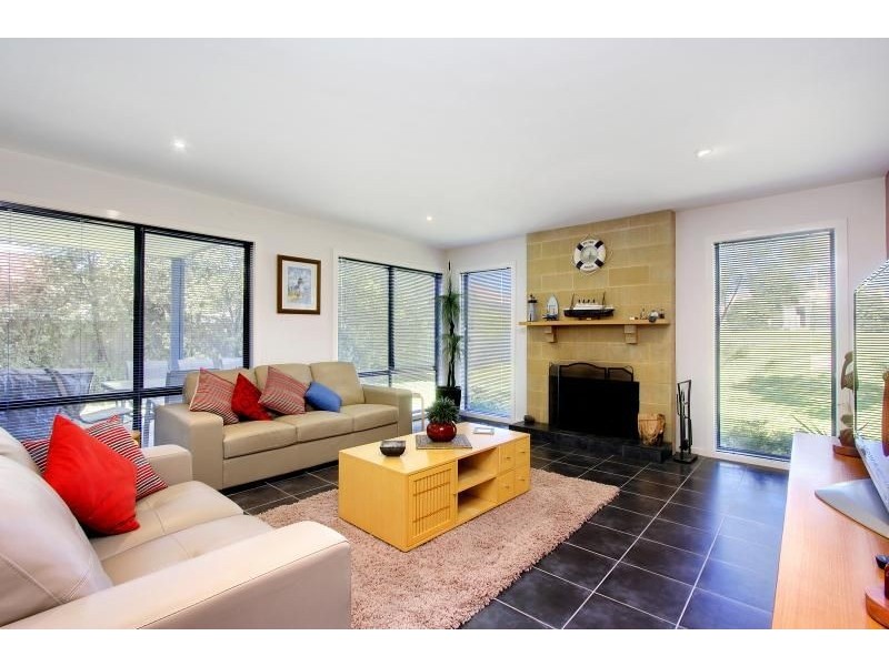 6 Endeavour Court, Cowes VIC 3922