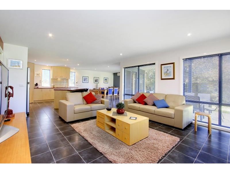 6 Endeavour Court, Cowes VIC 3922