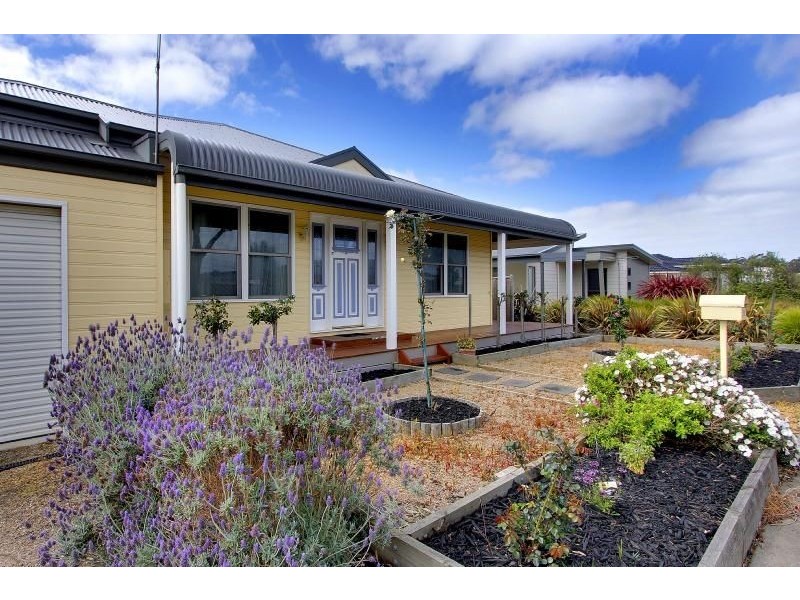 13 Lomandra Drive, Cowes VIC 3922