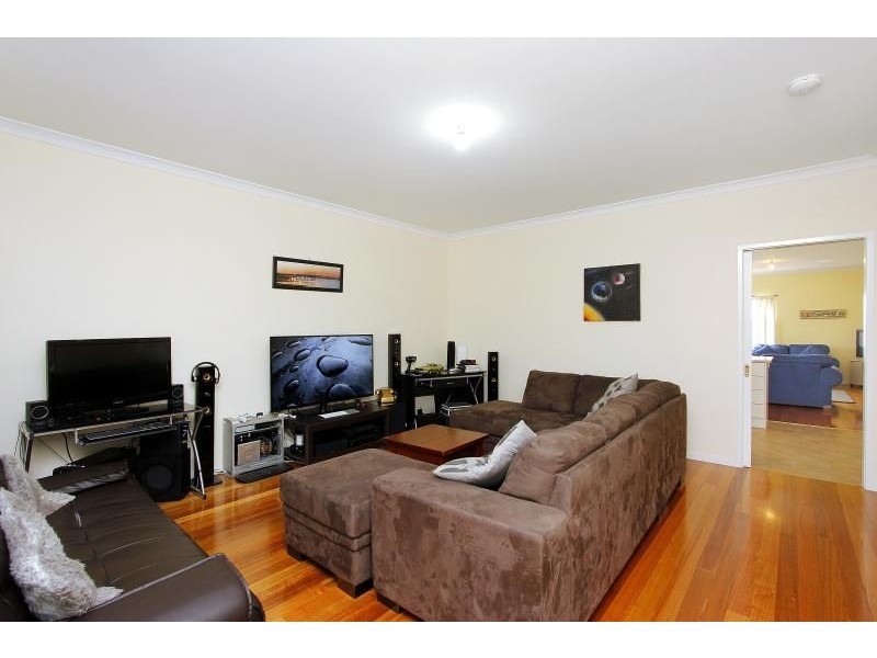 13 Lomandra Drive, Cowes VIC 3922