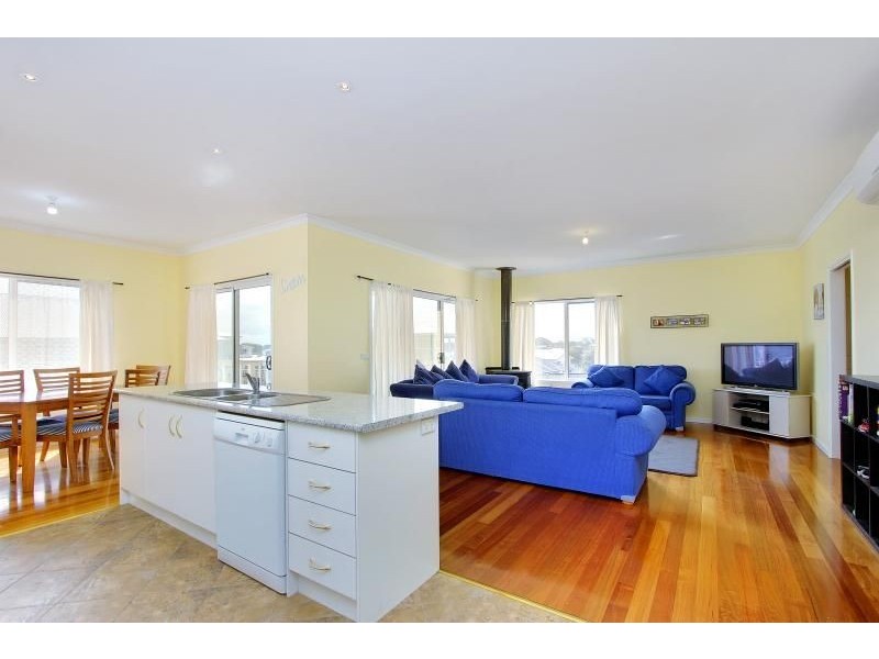 13 Lomandra Drive, Cowes VIC 3922