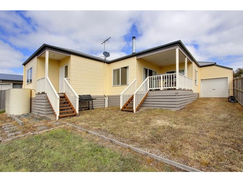 13 Lomandra Drive, Cowes VIC 3922