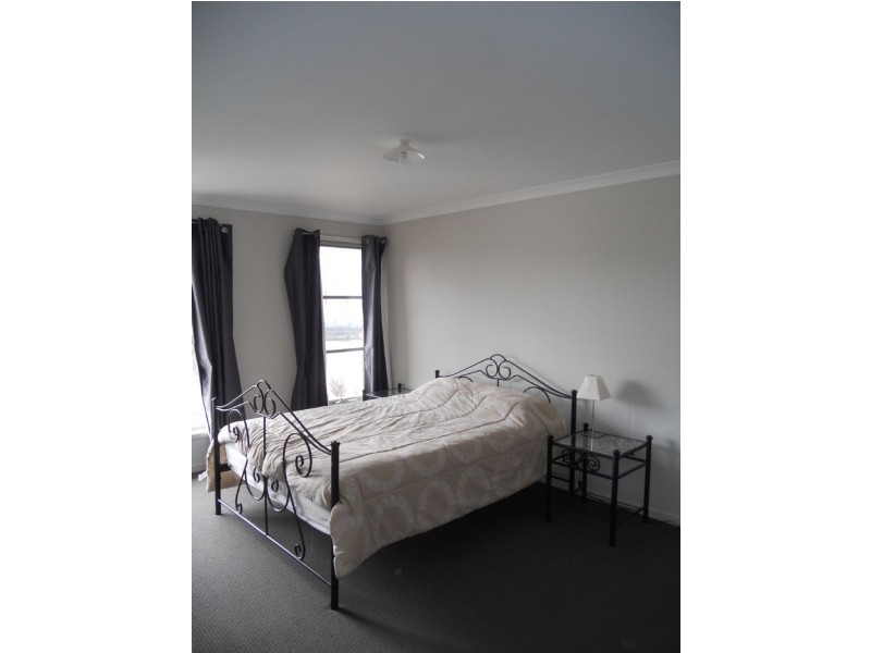 19 Grampian Boulevard, Cowes VIC 3922