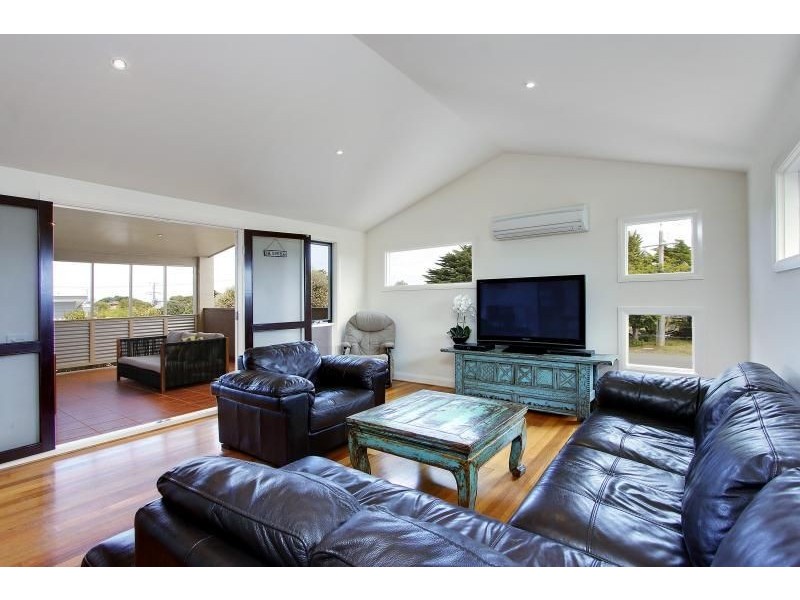 7 Sunderland Bay Road, Surf Beach VIC 3922