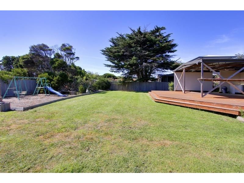 2 Dover Street, Sunderland Bay VIC 3922