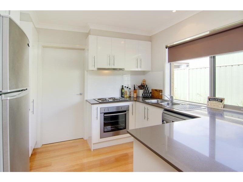 2/73 Walton Street, Cowes VIC 3922