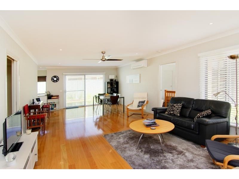 2/73 Walton Street, Cowes VIC 3922