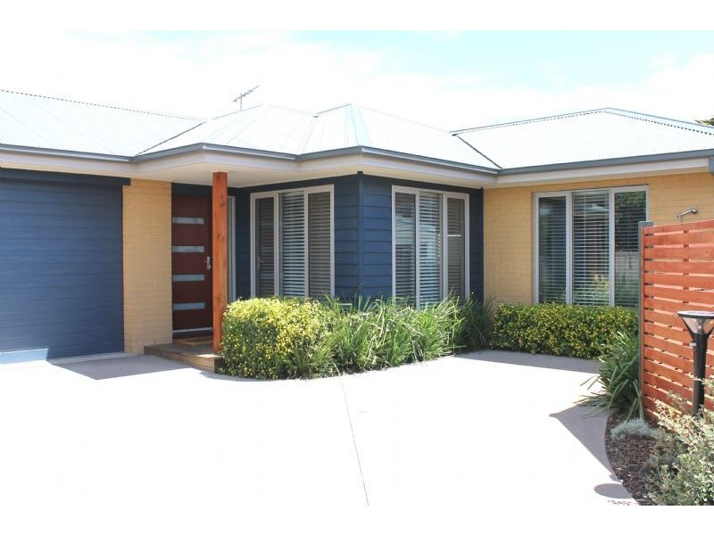 2/73 Walton Street, Cowes VIC 3922