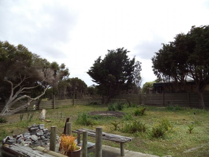 18 Malcalm Avenue, Surf Beach VIC 3922