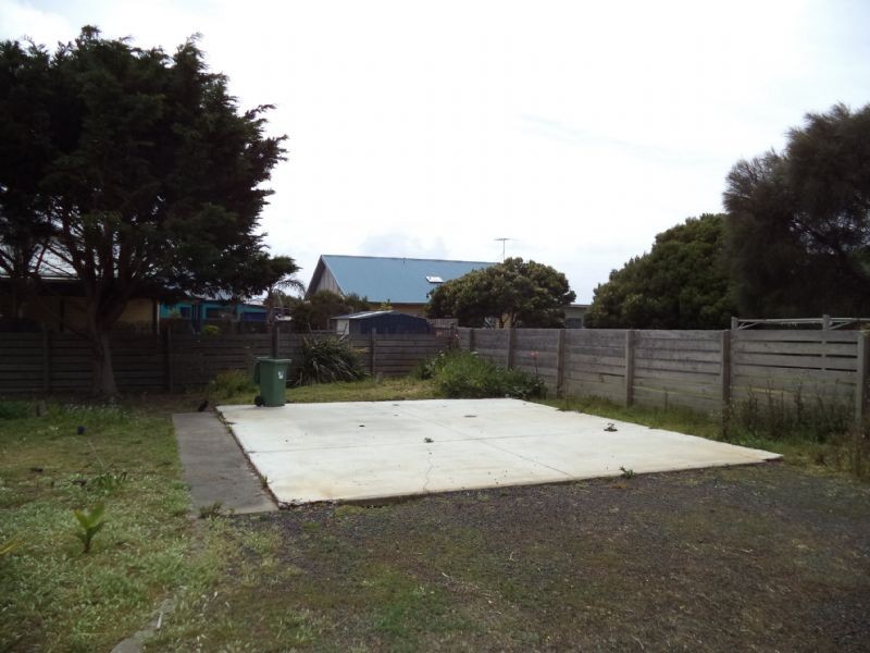 18 Malcalm Avenue, Surf Beach VIC 3922