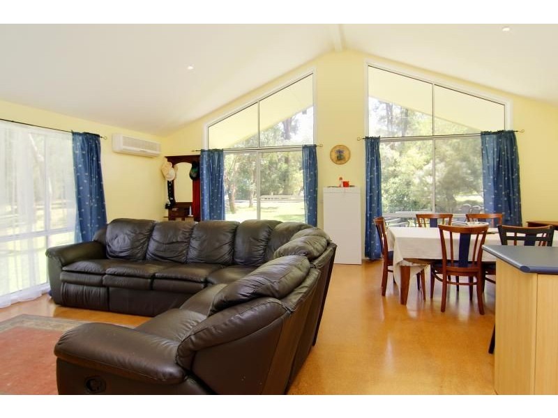 4 Bruce Road, Silverleaves VIC 3922