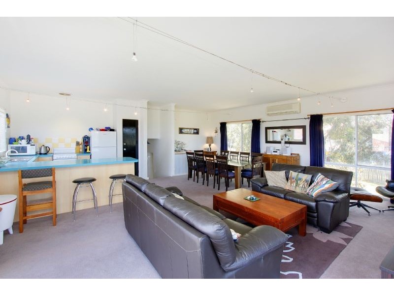 100 Red Rocks Road, Cowes VIC 3922