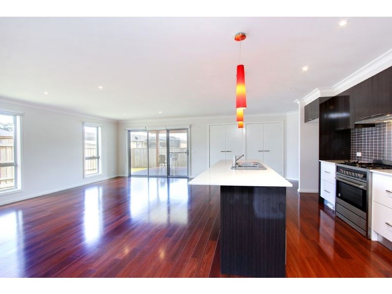 6 Rosella Grove, Cowes VIC 3922