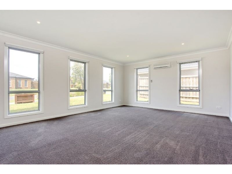 6 Rosella Grove, Cowes VIC 3922